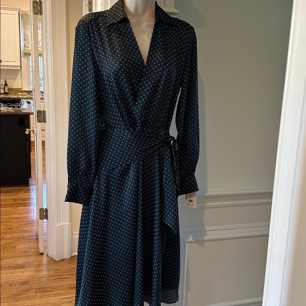 Equipment Satin‎ Vivienne Dress size 6 Long Sleeve Star Print NWT